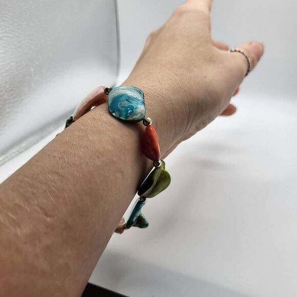 Bohemian Dyed Abalone Shell Bracelet - Picture 4 of 4